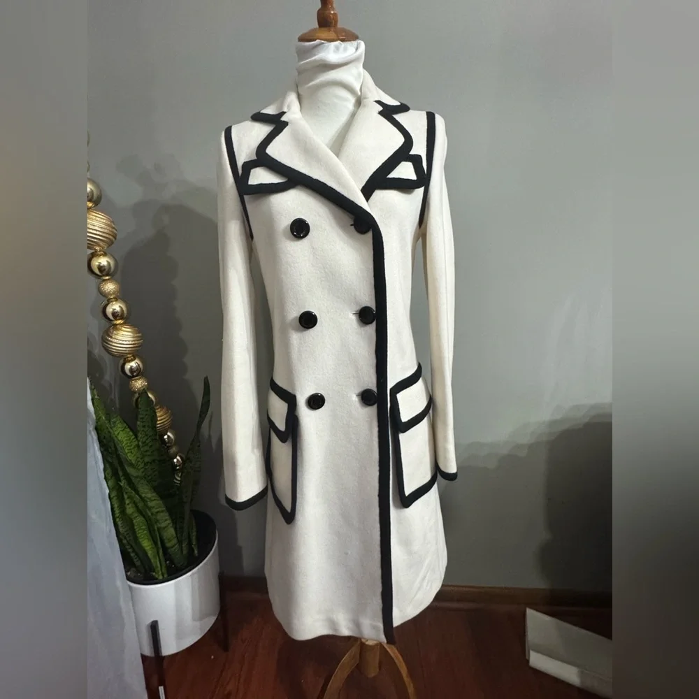 Calvin Klein Women’s Cream Trench Coat with Black Trim – Size 2